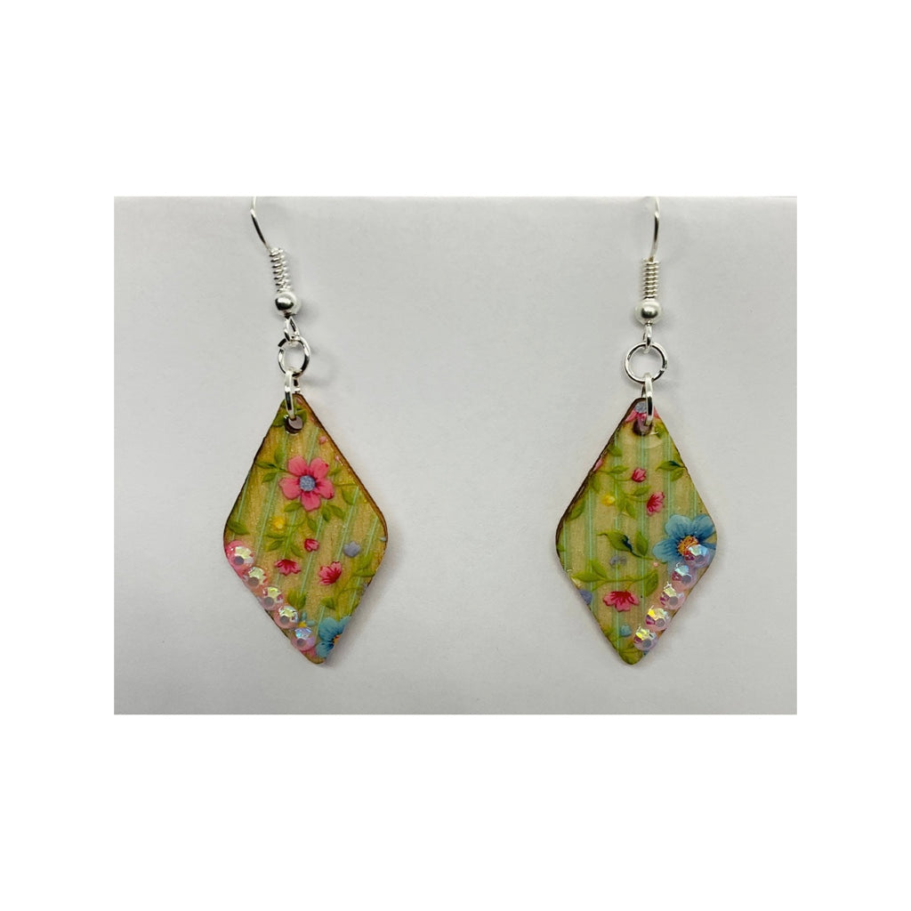 Lightweight Wood Rhinestone Diamond Shaped Dangle-Elegant Design for Versatile Use