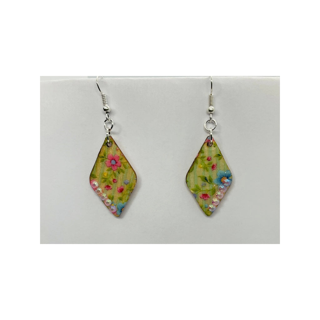 Lightweight Wood Rhinestone Diamond Shaped Dangle-Elegant Design for Versatile Use