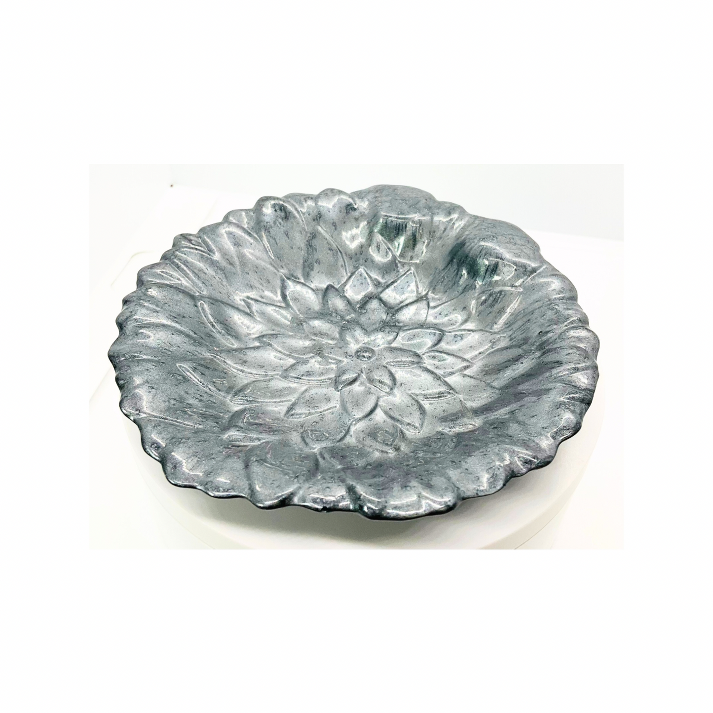 Silver Flower Shaped Jewelry Dish - Elegant Floral Design, Ideal for Home Decor, Versatile Use, High-Quality Resin Material
