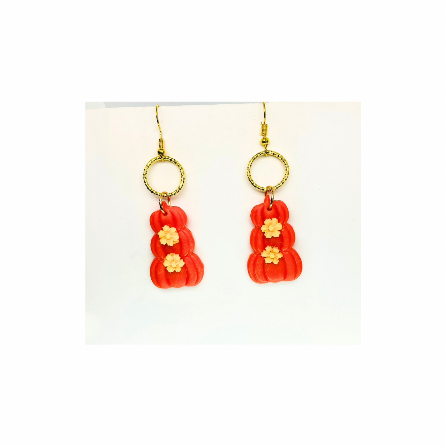 Fall Collection Stacked Pumpkins with Yellow Flower Dangle Earring - Orange Design with Gold Circle Charm