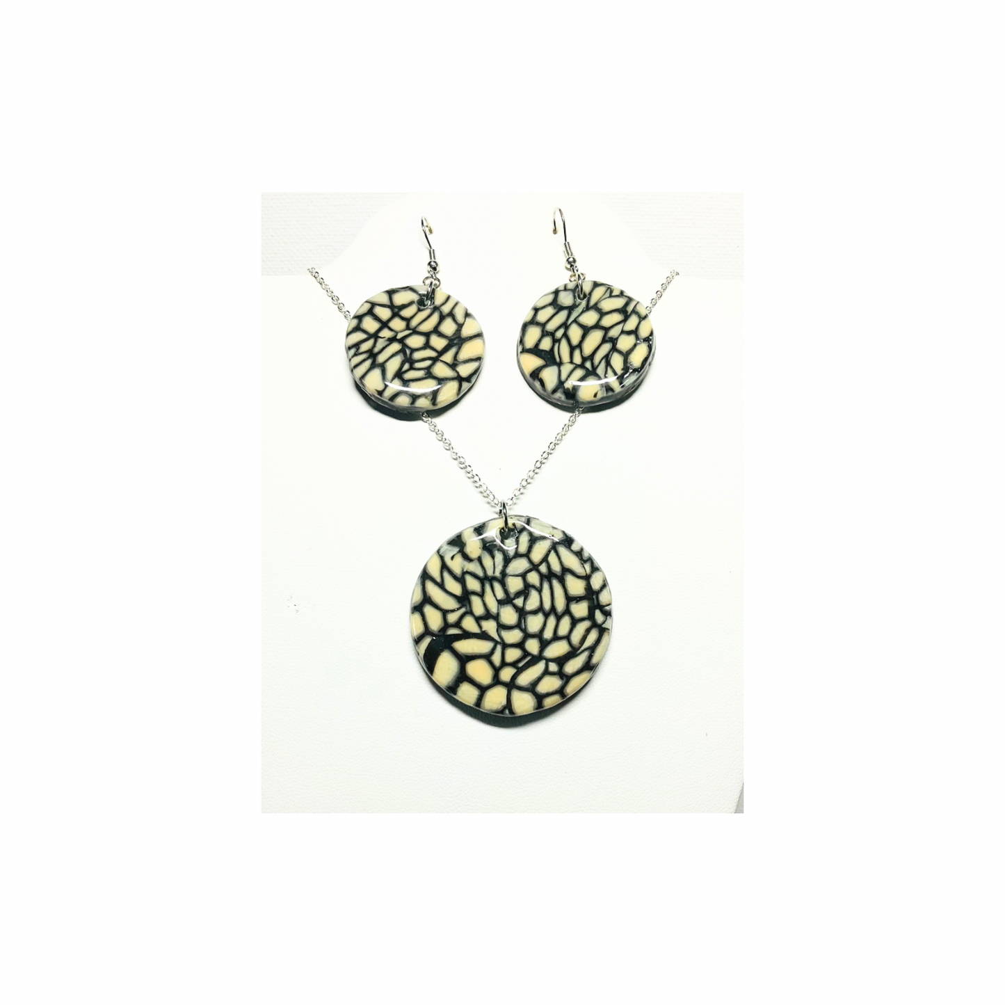Black and White Cane Motif Earrings and Necklace Set - Classic Round Necklace & Stylish Earrings for Elegant Outfits