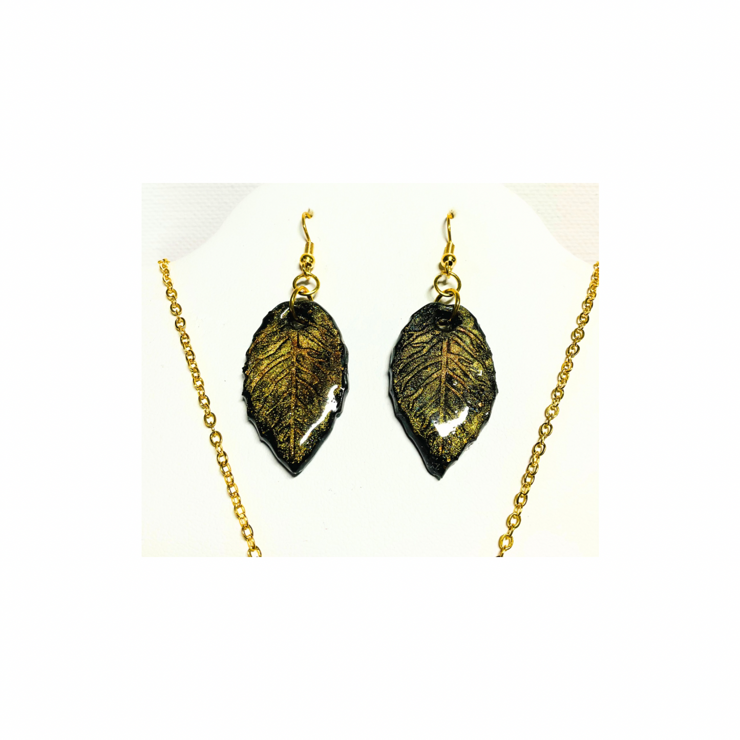 Green Iridescent Leaf Necklace and Earring Set - 18-inch Gold Chain - Elegant Leaf Design for Women - Nature-Inspired Fashion Jewelry