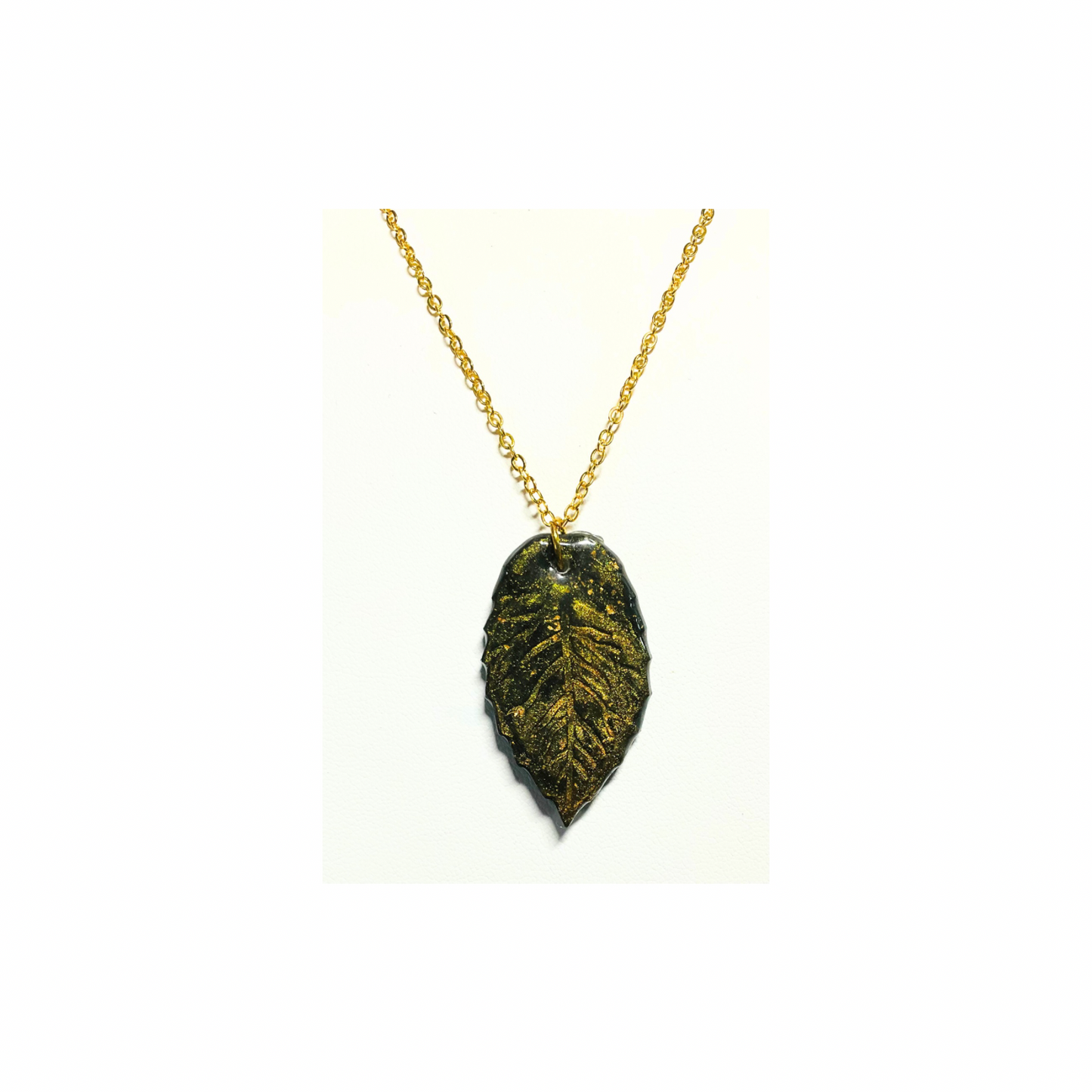 Green Iridescent Leaf Necklace and Earring Set - 18-inch Gold Chain - Elegant Leaf Design for Women - Nature-Inspired Fashion Jewelry